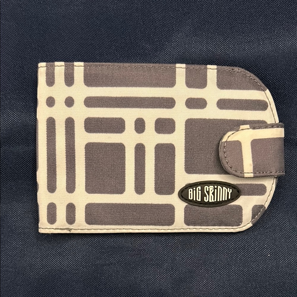 EUC Big Skinny Taxicat Wallet in Gray and White